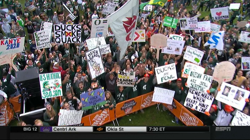 Illustration for article titled "I'm White": Your East Lansing College GameDay Sign Roundup